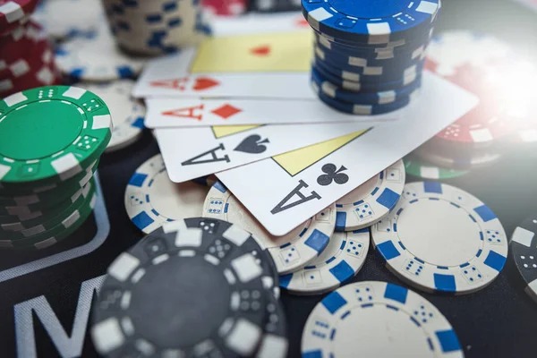 Casino Hold'em table layout showing dealer position and community cards